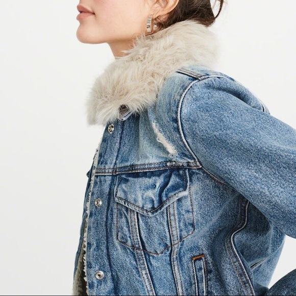 Faux Fur Collar Denim Jacket - Picture 2 of 5